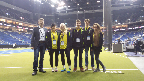 Helfer-Team des Herder-Gymnasiums beim ISTAF-Indoor 2015