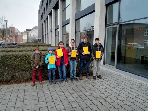 Gruppenfoto aller Teilnehmer der Landesrunde der Mathematikolympiade